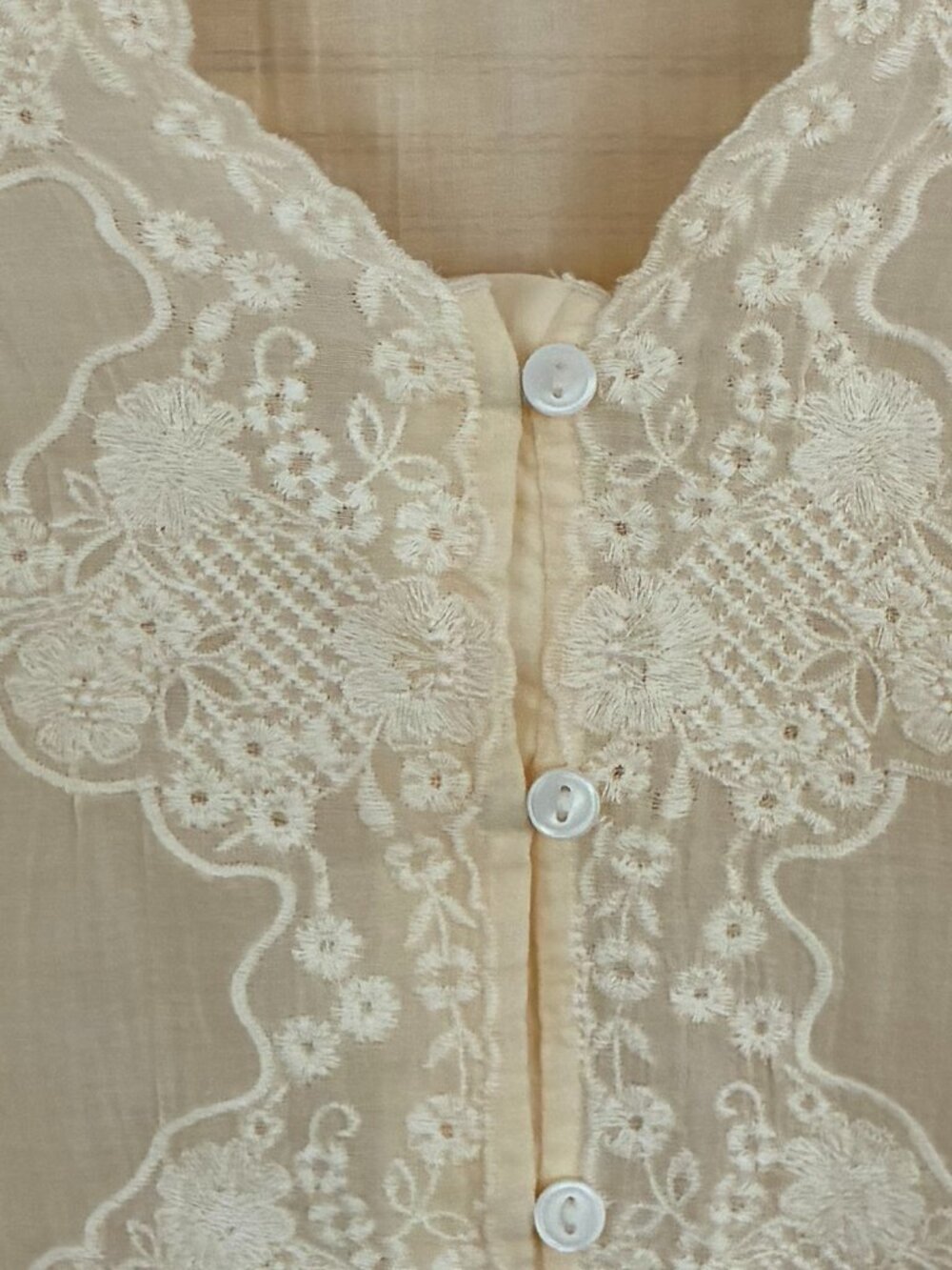 NWT American Eagle Outfitters Cream Embroidered Peasant Top Sz L - Picture 2 of 4